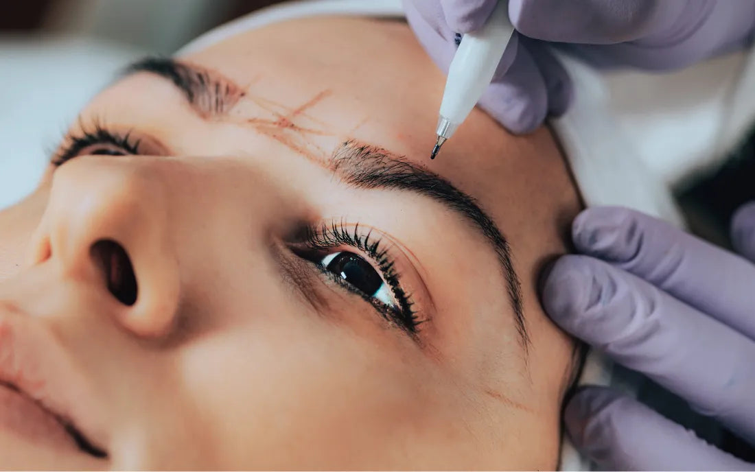 Quelle est la différence entre le maquillage semi-permanent et le microblading ?